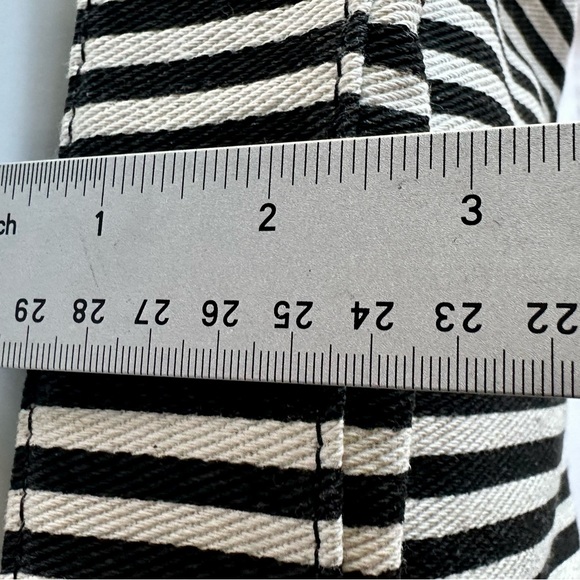 ⚡️⚡️❤️❤️Seven Days vegan leather red bag. NWT. 2 pieces. Make up bag included. - Picture 11 of 13